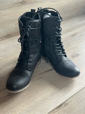 Black Lace-Up Combat Boots for Women - Classic Style
